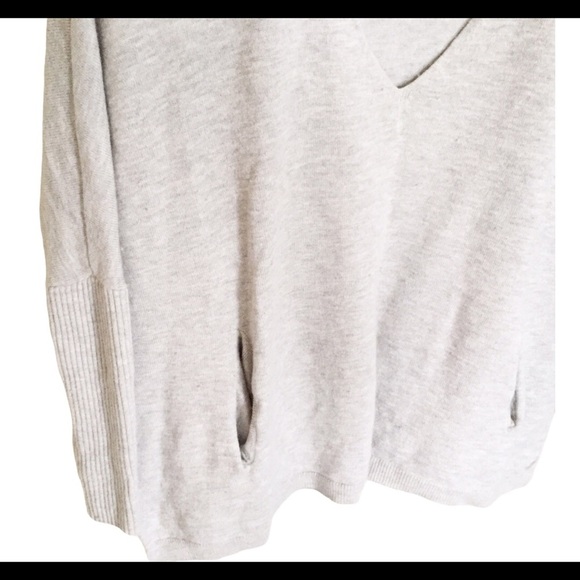 ARITZIA BABATON Baylor Sweater With Long Sleeves and V Cut Grey Size XXS-Small - Picture 7 of 12